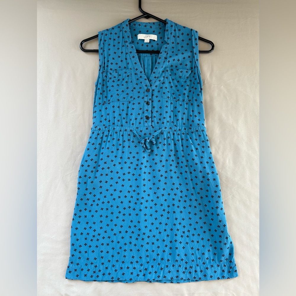 Ann Taylor LOFT XS dress/long shirt with v-neck button down collar and POCKETS!!